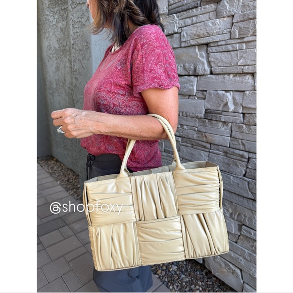 Bottega Veneta Foulard Intrecciato Pleated Medium Arco Tote - Picture 1 of 16